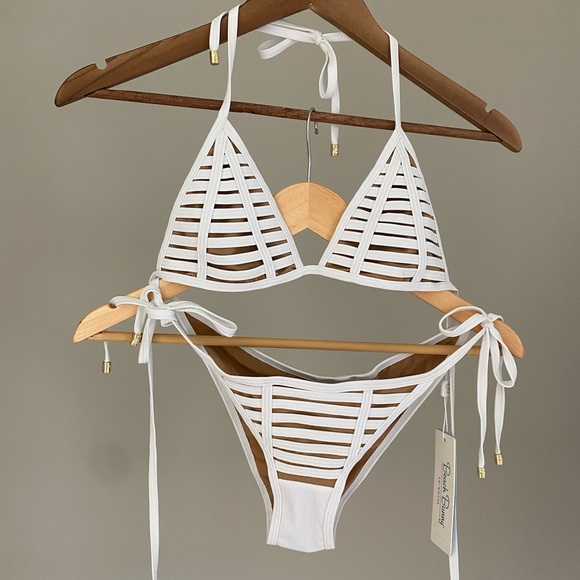 Beach Bunny Hard Summer Bikini - Picture 5 of 13